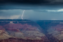 Gewitter mit Blitz über Bright Angel Canyon