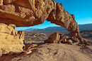 Sunset Arch, hinten Navajo Mountain