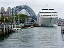 Kreuzfahrtschiff in Sydney Cove